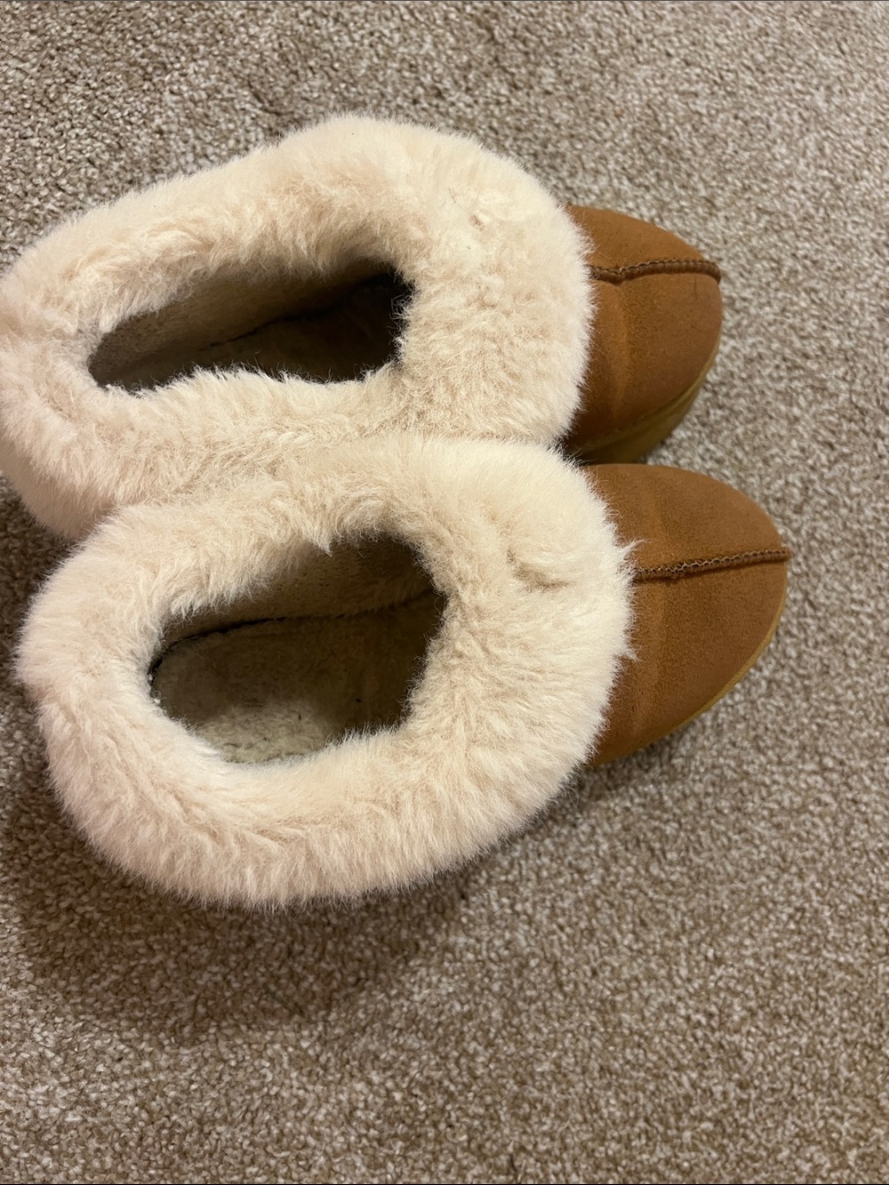 SHEIN Kids Faux-Shearling Lined Slip-On Slippers in Chestnut and Cream